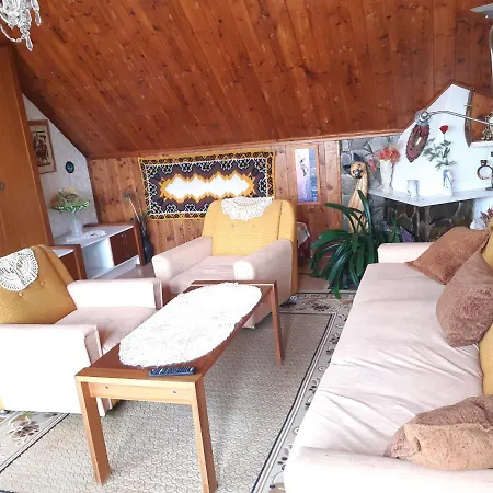 Apartment Apartman V Rodinnem Dome Detenice