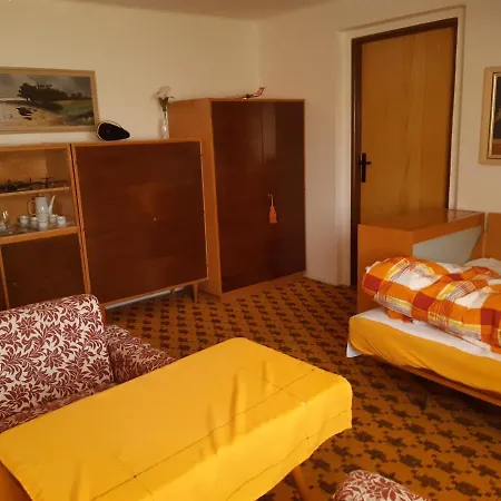 Apartman V Rodinnem Dome * Detenice