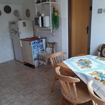 Apartment Apartman V Rodinnem Dome Detenice